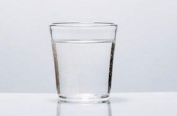 杯子的水量多少合适饮用呢英语,Optimal Water Intake: Determining the Right Cup Size for Hydration
