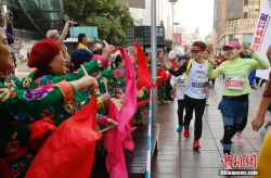 上海马拉松赛鸣枪起跑,共筑健康梦想——2023上海马拉松赛盛大启幕