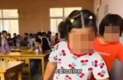 幼师恐吓排队小朋友 还让假笑摆拍,恐吓孩子假笑摆拍，教育部门迅速处理”